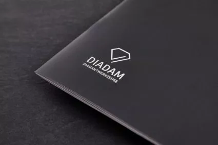 Logo auf Imagebroschüre - Diadam Corporate Design und Webdesign