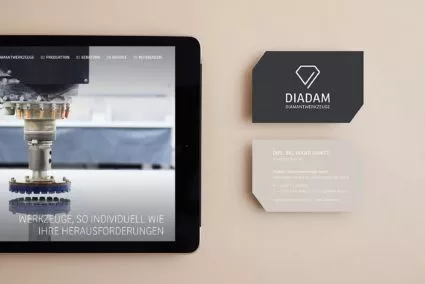 Tablet und Visitenkarte - Diadam Corporate Design und Webdesign